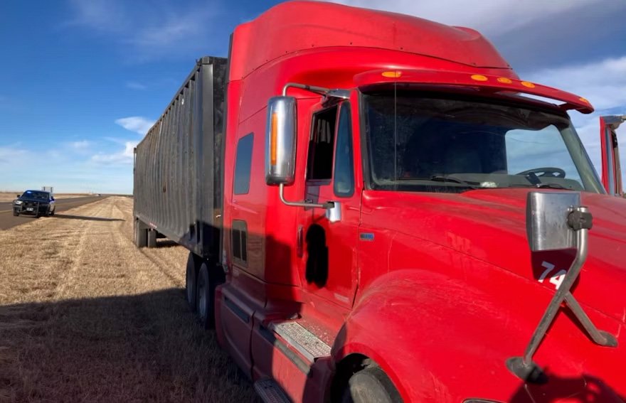 A Heroic Tale: Father and Son’s Daring Rescue of Unconscious Trucker